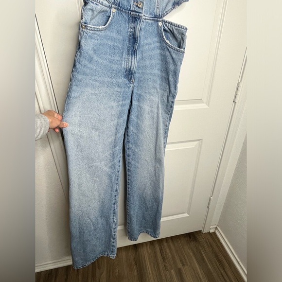 Zara Bloggers Favorite Cut Out
Sleeveless Denim Distressed Jumpsuit Size Medium - Picture 10 of 16